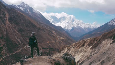 caminata hacia el campamento base del everest