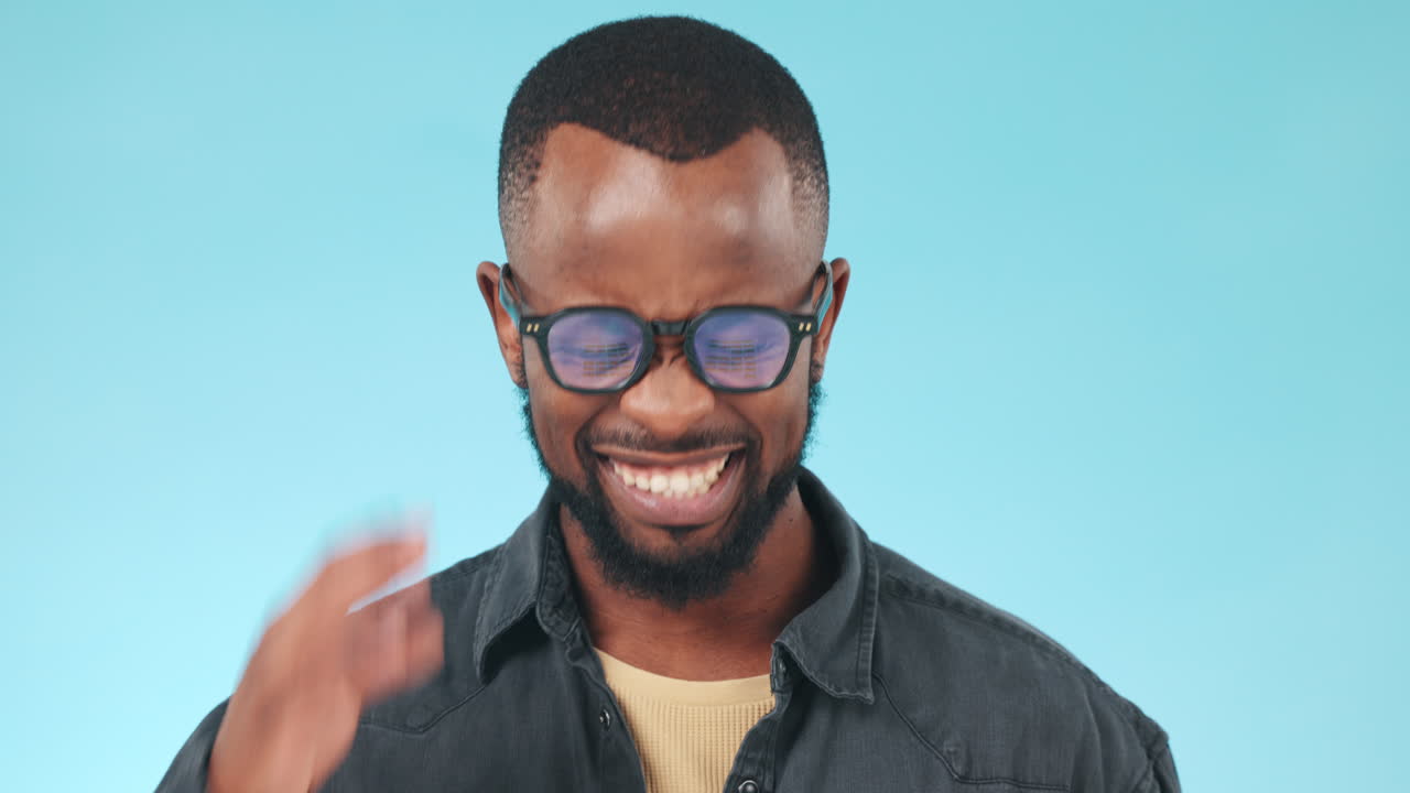 hombre negro, dolor de cabeza y dolor