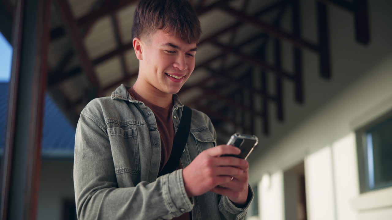 스마트폰을 사용하는 십대