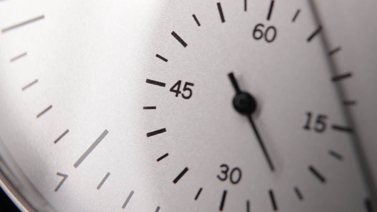 reloj analógico blanco