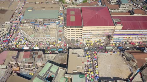 crowd of people and cars at accra central market _1_1