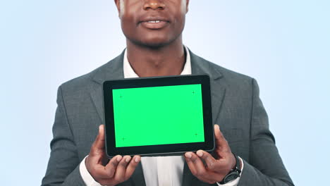 Schwarzer-Mann,-Tablet-Und-Grüner-Bildschirm