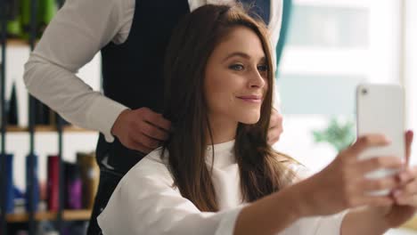 handheld video shows of woman making selfie in hair salon