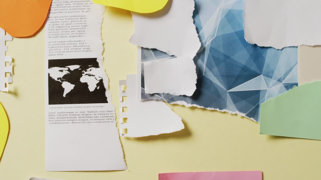 video de primer plano de un collage de trozos de papel y periódico sobre un fondo amarillo