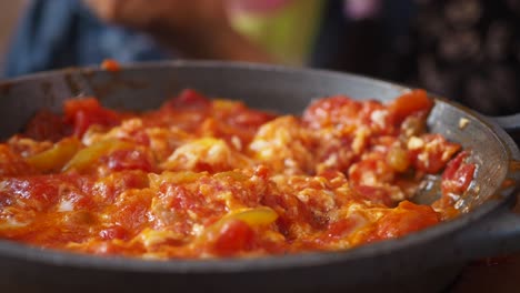 menemen turco es un plato para el desayuno.