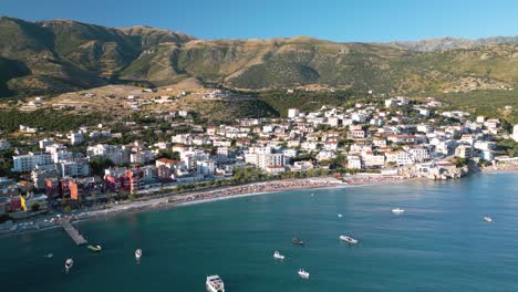 Hermoso-Dron-En-órbita-Disparado-Sobre-Himare,-Albania