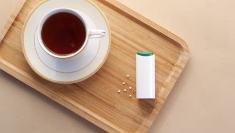 envase de edulcorante artificial en la mesa