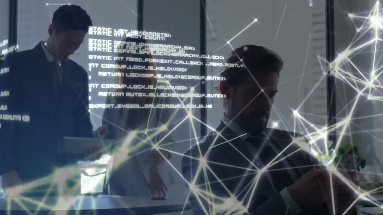 iconos digitales y procesamiento de datos contra personas que trabajan en una oficina