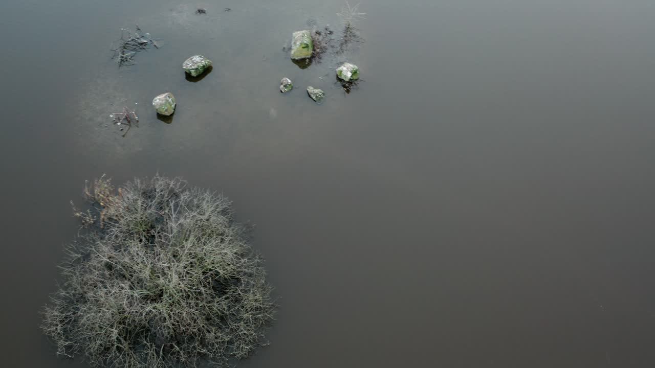 호수 위 드론 비행