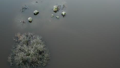vuelo de drones sobre el lago