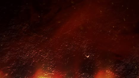 fuego rojo caliente con pequeñas partículas de mosca en la textura grunge