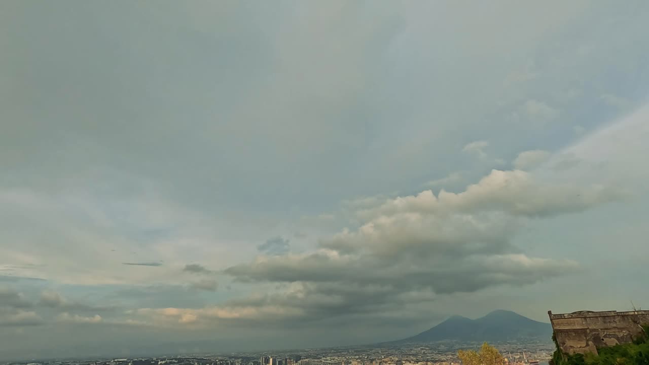 vista panorámica de nápoles con el monte vesubio