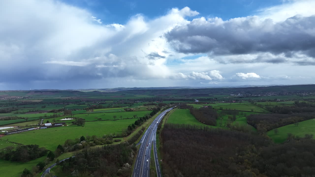 도로 교차 필드 프랑스 시골 공중 구름이 많은 날