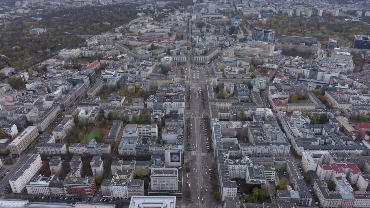 폴란드의 바르샤바에 있는 plac konstytucji에 대한 공중 촬영.