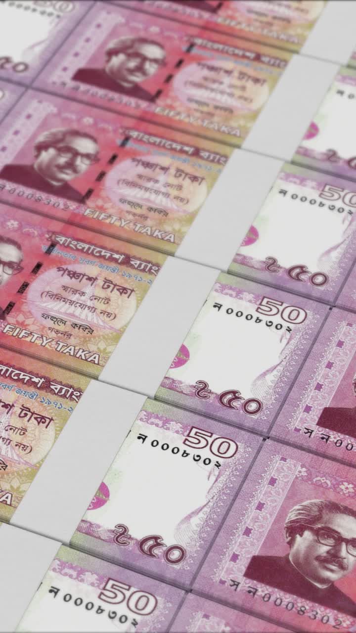 Para basma makinesinden çıkan 50 BANGLADEŞ TAKASI banknotlarının dikey videosu