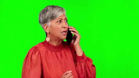 llamada telefónica, ira y mujer mayor en la pantalla verde