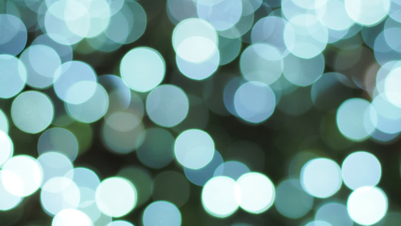 enfoque borroso de la luz en fondo negro de la lámpara en la noche en navidad antes del año nuevo 2018 tan hermosa fiesta romántica