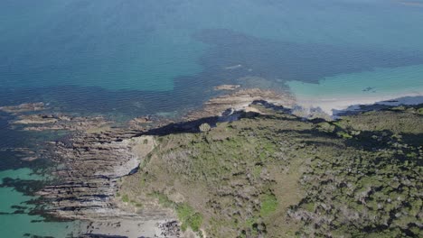 Rocky-Coast-And-Clear-Blue-Sea-At-The-Beach-In-Great-Keppel-Island-In-Central-Queensland,-Australia