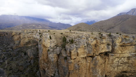 cañón de kazıkliali de las cadenas montañosas de aladaglar imágenes aéreas de drones de alta calidad 4k