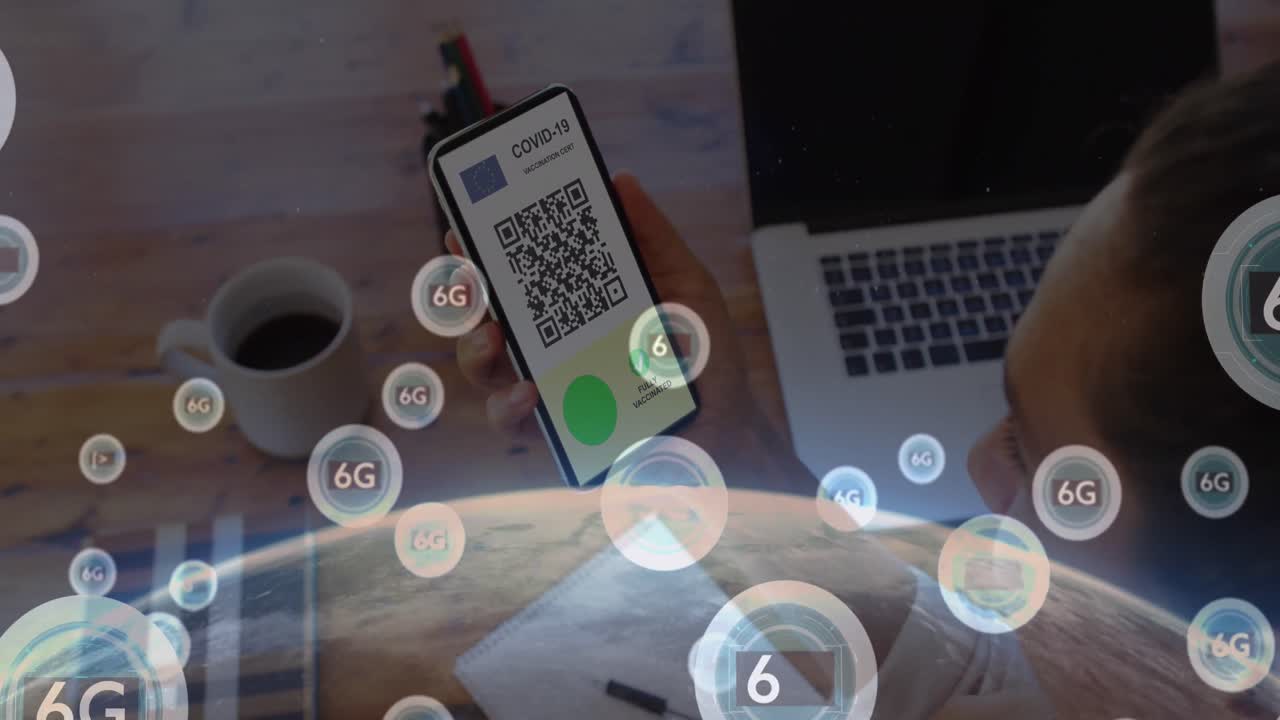 texto de 6 g en múltiples pancartas redondas sobre una mujer que sostiene un teléfono inteligente con código qr en la pantalla