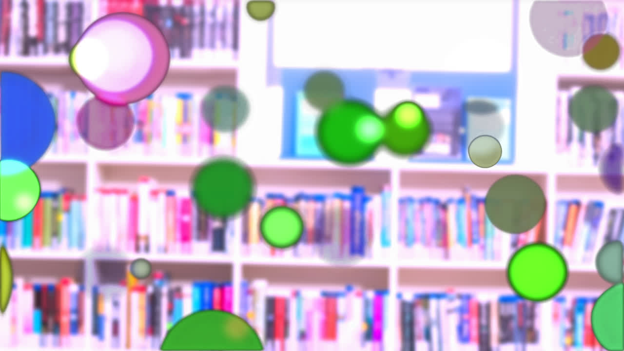 animación de manchas brillantes sobre pilas de libros