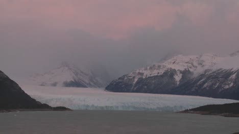 Amanecer-Sobre-Un-Glaciar