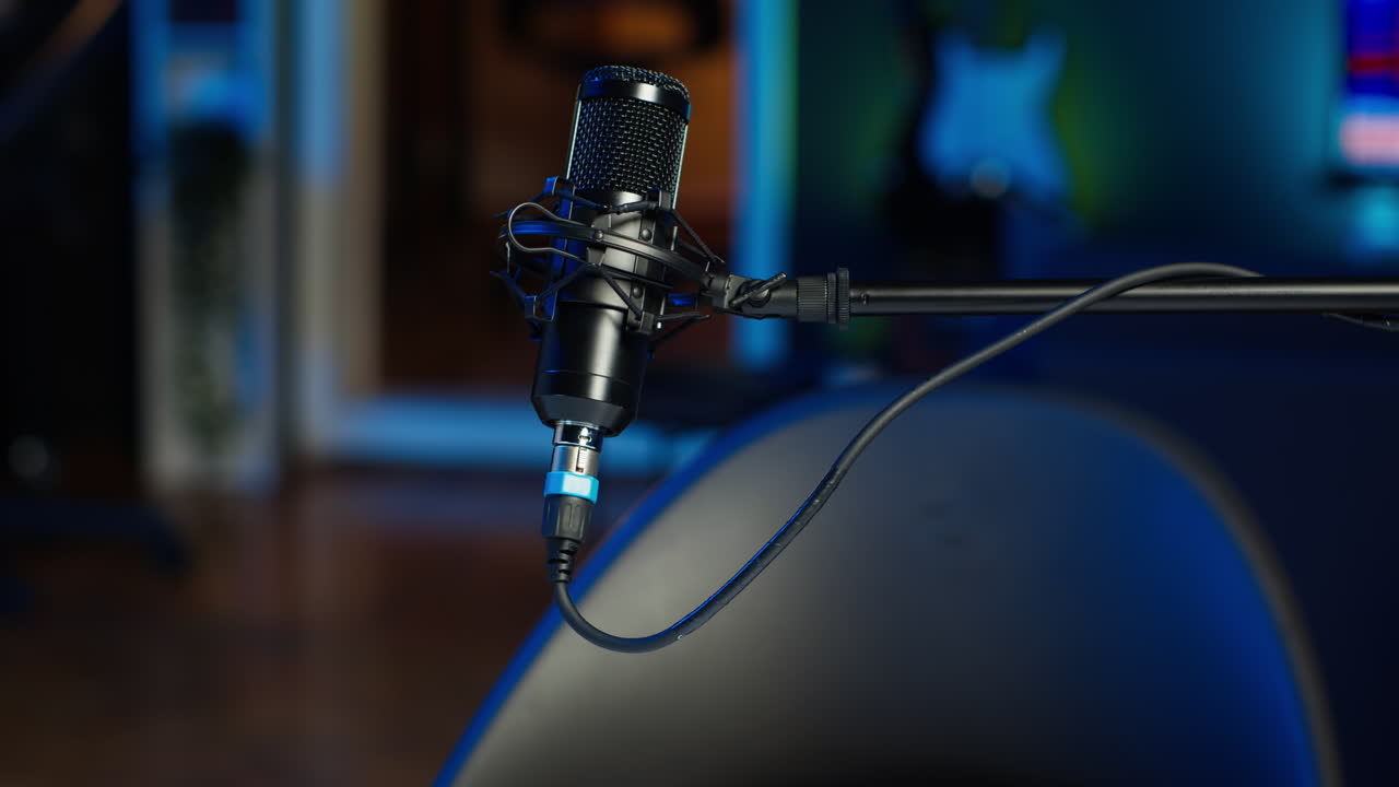 micrófono de podcast utilizado para el canal de transmisión en vivo en línea, de cerca