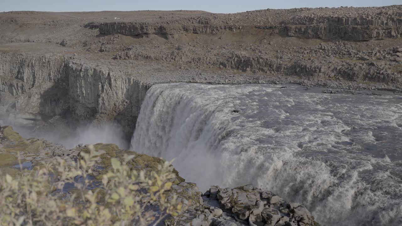 아이슬란드 북동부 에 자리 잡은 폭포 인 데티포스 의 폭포