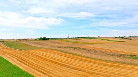 Volando-Hacia-Una-Plataforma-Terrestre-De-Petróleo-Y-Gas-En-Austria---Disparo-De-Un-Dron