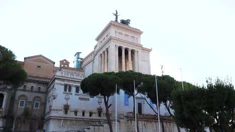 Seitenansicht-Des-Gebäudes-Nationaldenkmal-Viktor-Emanuel-II.-Oder-Altar-Des-Vaterlandes,-Rom,-Italien