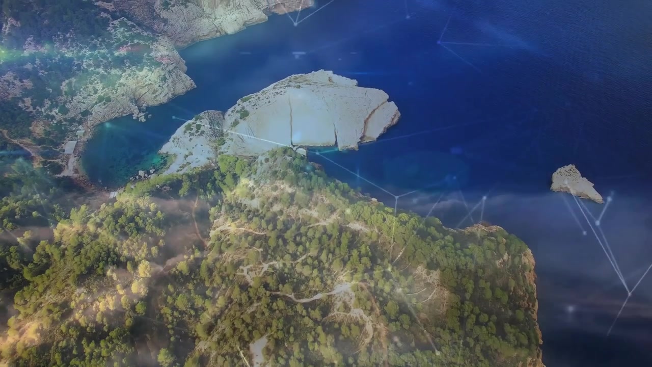 Çamlık yarımada üzerinde kayan kamera, dijital ağ düğümleri titreşirken, veri haritalamayı görselleştirme