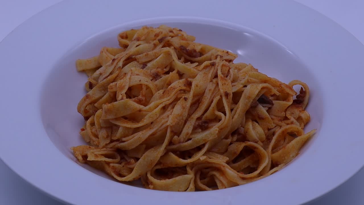 tagliatelle alla bolognese. pasta italiana tradicional también conocida como tagliatelle