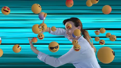 animación de una mujer caucásica empujando emojis flotantes