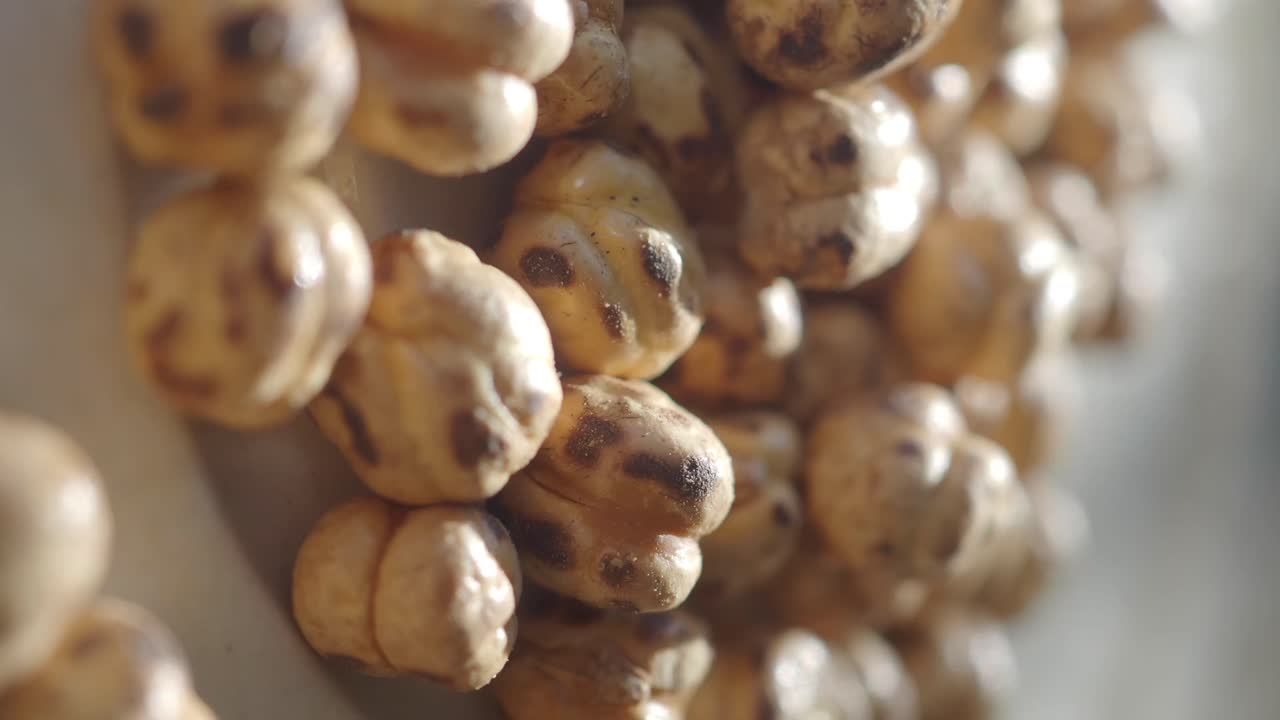 un montón de garbanzos