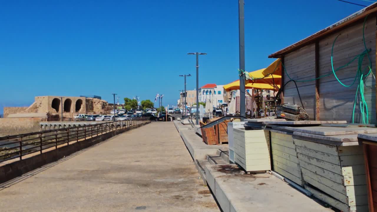 Akko eski şehir meyve standı ve açık hava kafe oturma alanı