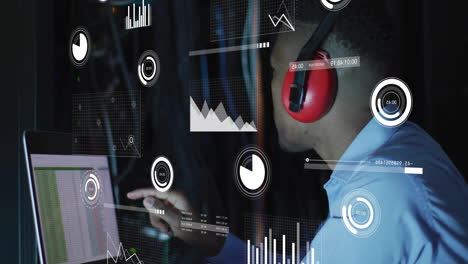 Animación-Del-Procesamiento-De-Datos-Y-Diagramas-Sobre-Un-Trabajador-Afroamericano-En-La-Sala-De-Servidores