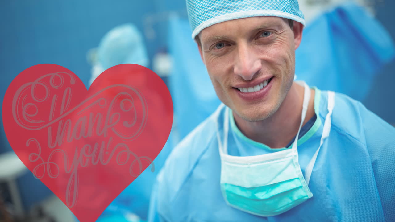 Animazione del testo "grazie" in un cuore su un medico sorridente.