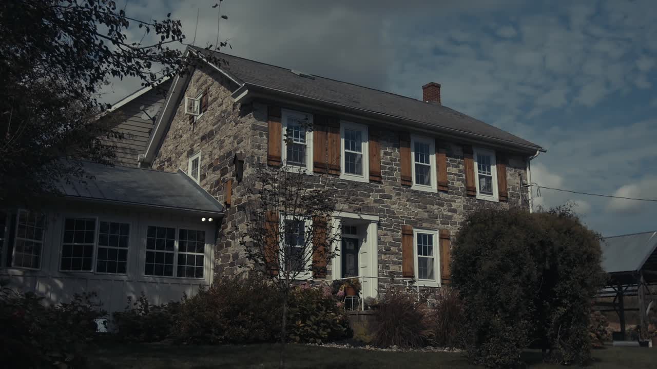 빈티지 건축 스타일의 집에 폐쇄