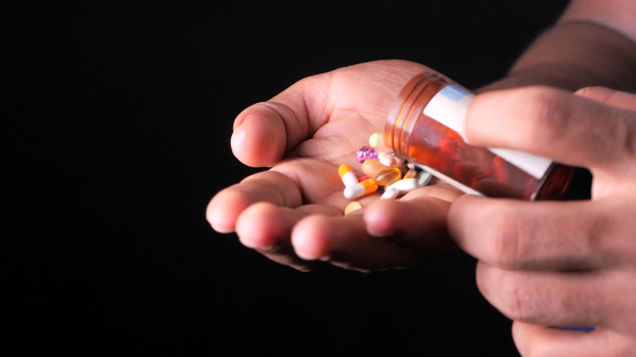 persona que está tomando medicamentos