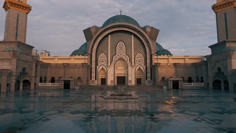 la mezquita de la región de persekutuan.
