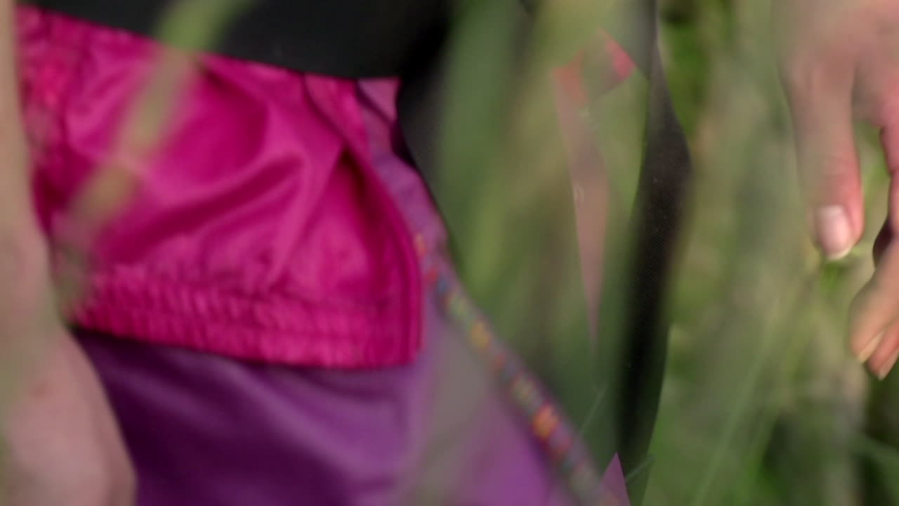 피로 다친 여성의 손