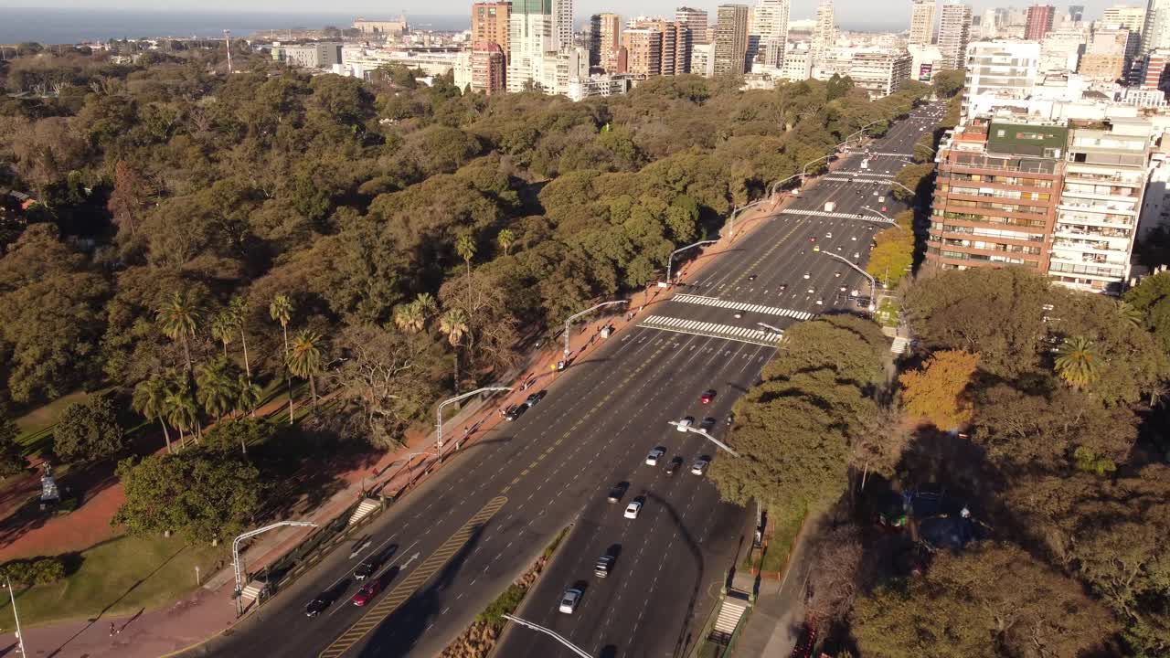avenida del libertador en buenos aires, argentina