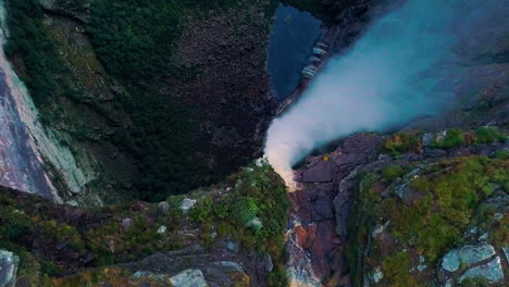 vista aérea desde la cima de la cachoeira da fumaça, chapada diamantina, bahía, brasil