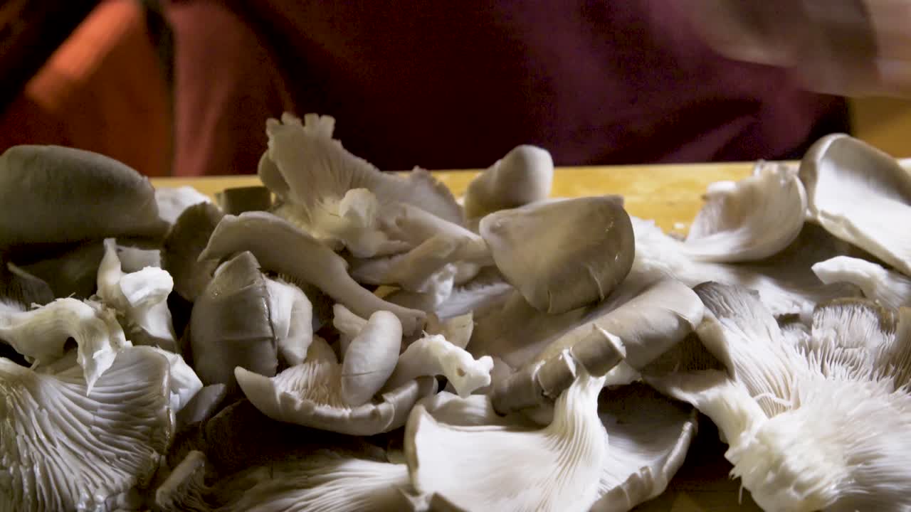 Preparing Fresh Oyster Mushrooms