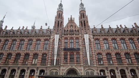 magna plaza shopping mall in amsterdam