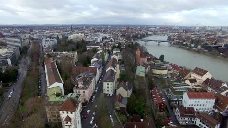 abrazar el encanto de basel con una toma de avión no tripulado mostrando el st