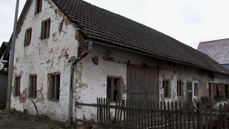 granja abandonada o casa de campo en baviera, alemania