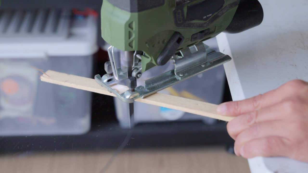 Cutting wood with a jigsaw