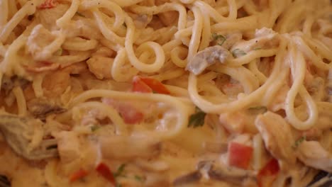 pasta de pollo con crema y setas