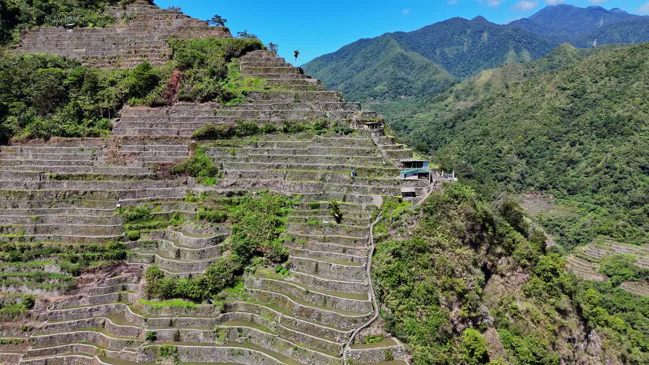 imágenes de drones sobre las famosas terrazas de arroz batad en una cresta en el norte de filipinas